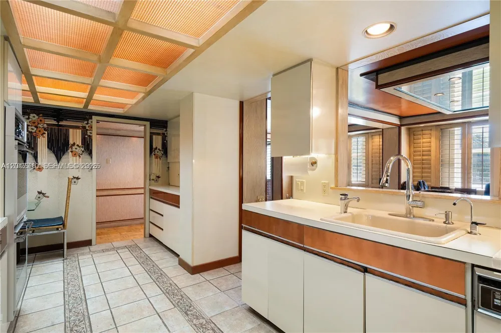 11111 Biscayne Blvd #227 North Miami Beach, FL 33181
