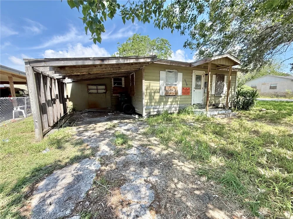 3021 Carver Drive Corpus Christi, TX 78405