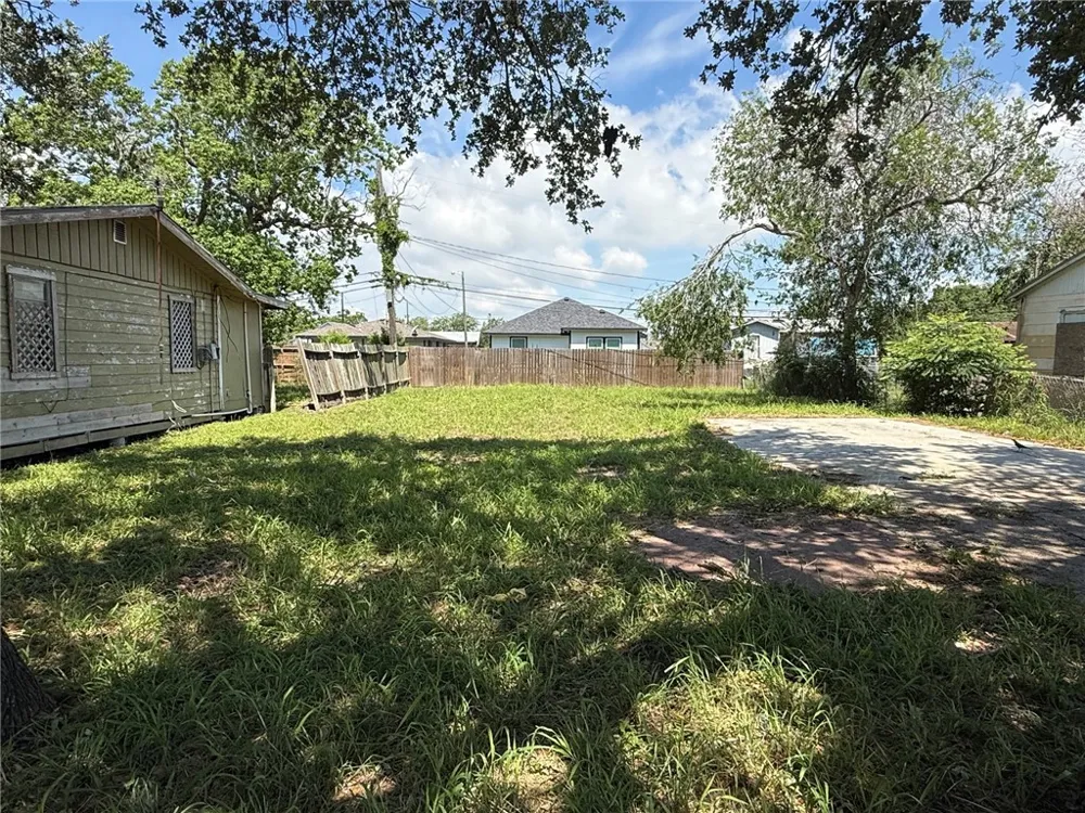 3021 Carver Drive Corpus Christi, TX 78405