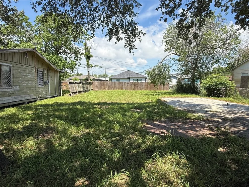 3021 Carver Drive Corpus Christi, TX 78405