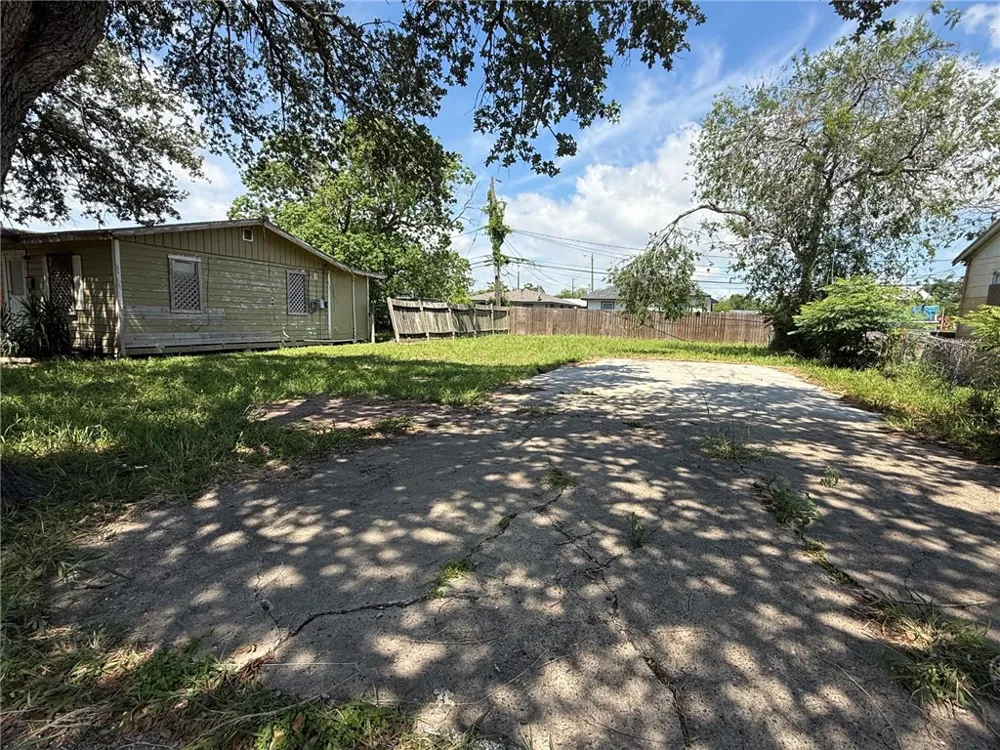 3021 Carver Drive Corpus Christi, TX 78405