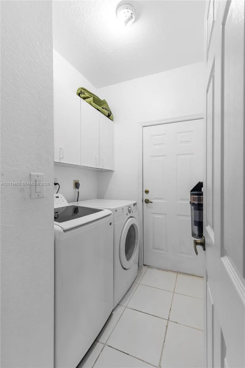 17047 NW 16th St Pembroke Pines, FL 33028