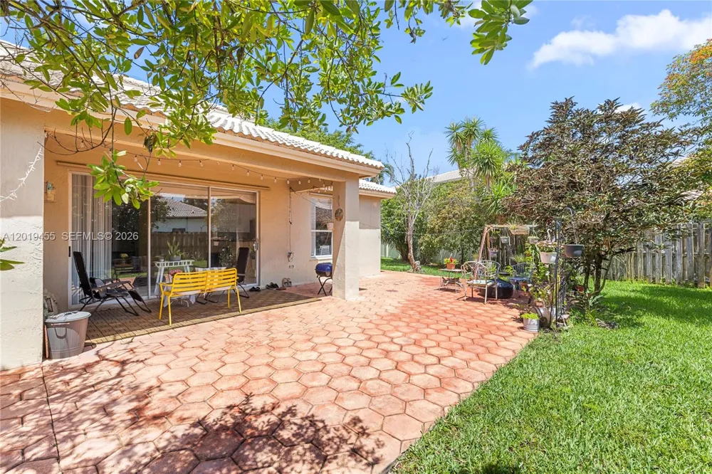 17047 NW 16th St Pembroke Pines, FL 33028