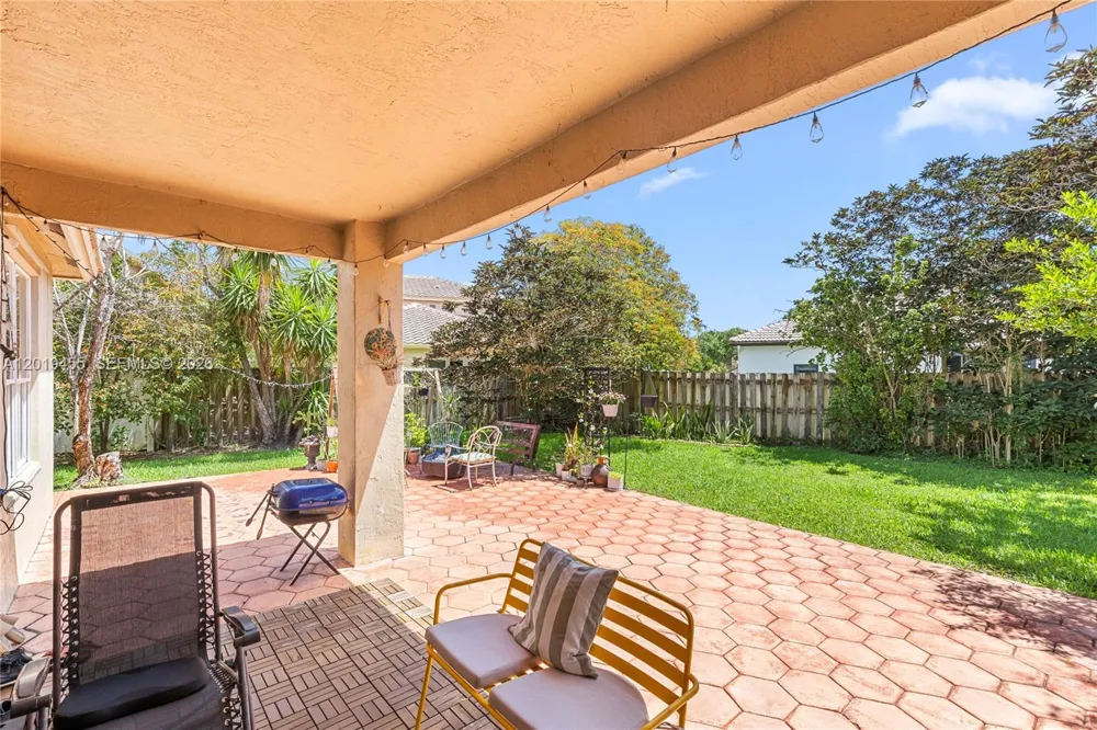 17047 NW 16th St Pembroke Pines, FL 33028