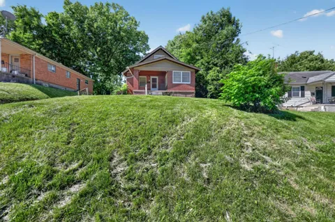1323 Woodland Avenue