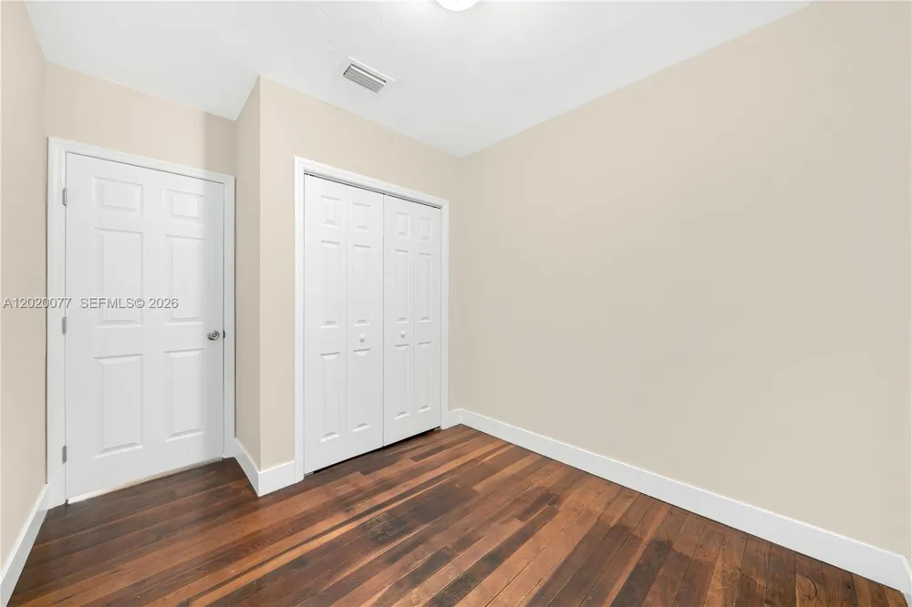 3271 NW 18th Ter Miami, FL 33125