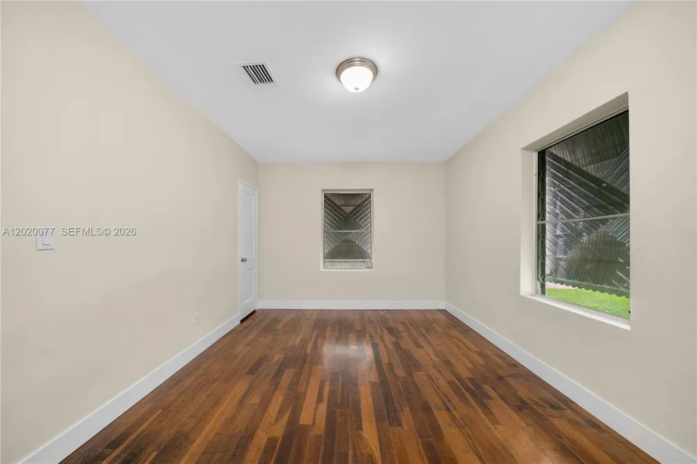 3271 NW 18th Ter Miami, FL 33125