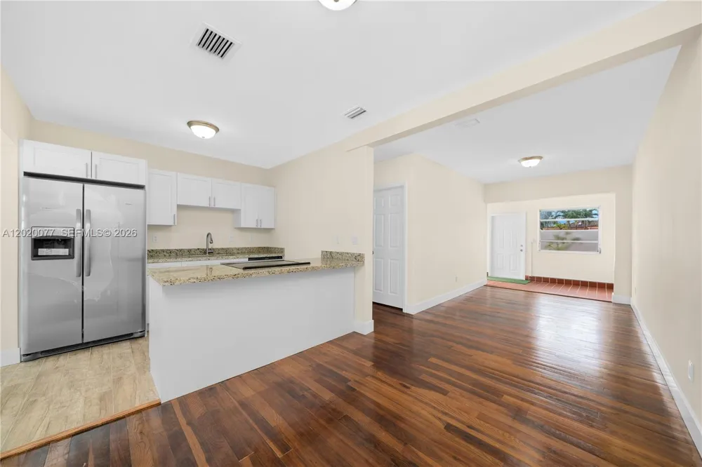 3271 NW 18th Ter Miami, FL 33125
