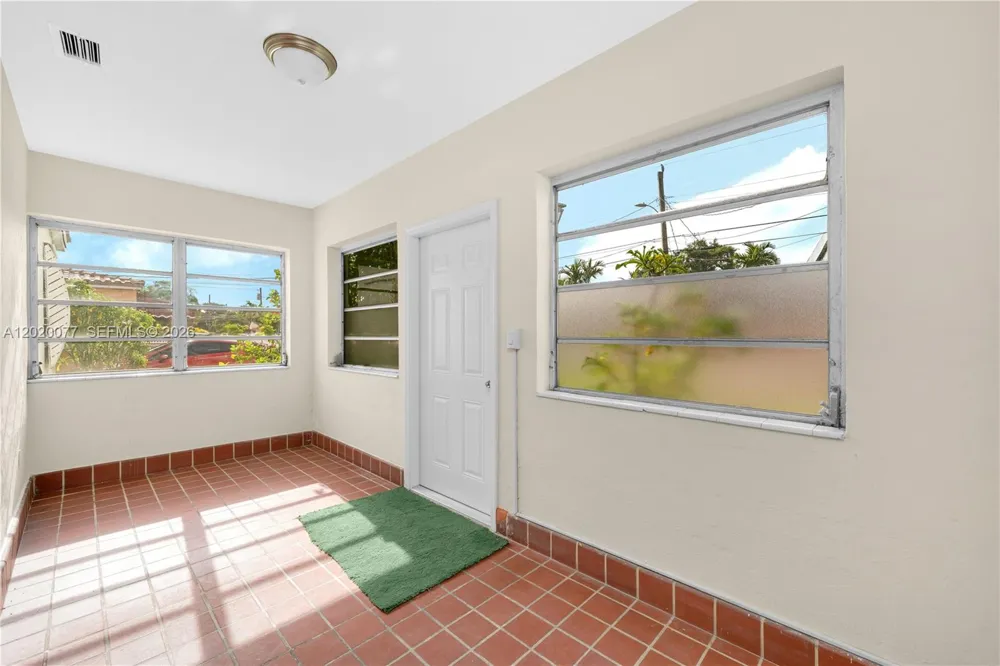 3271 NW 18th Ter Miami, FL 33125
