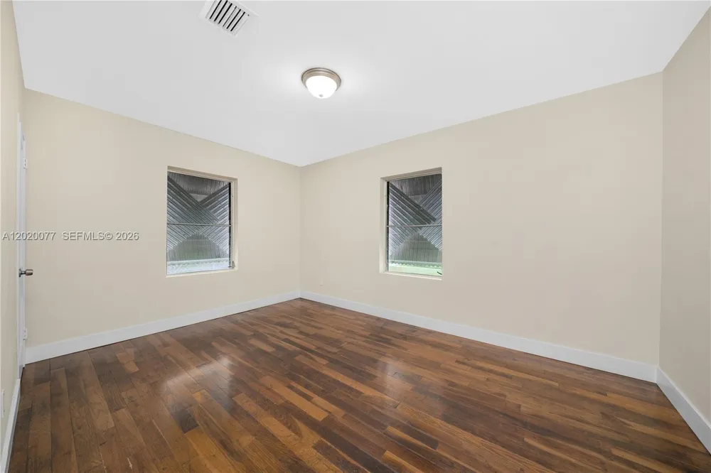 3271 NW 18th Ter Miami, FL 33125
