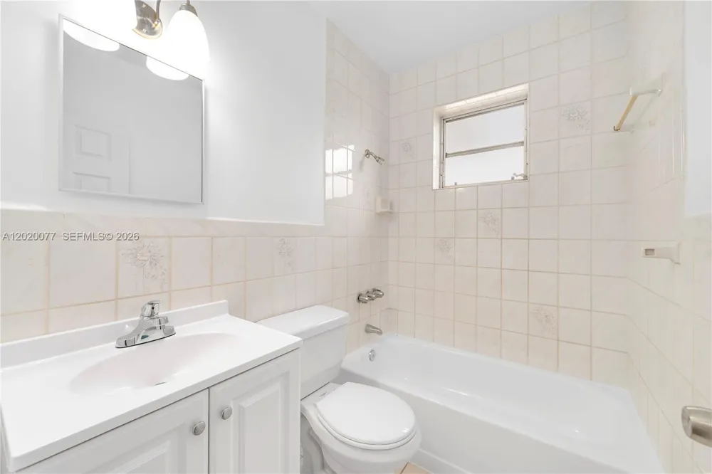 3271 NW 18th Ter Miami, FL 33125