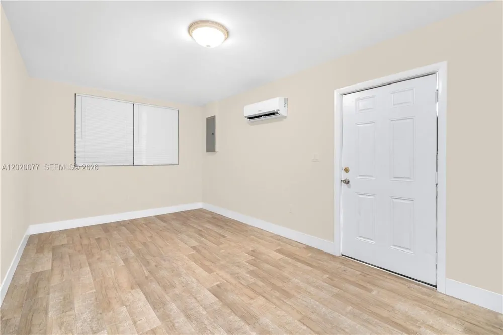 3271 NW 18th Ter Miami, FL 33125