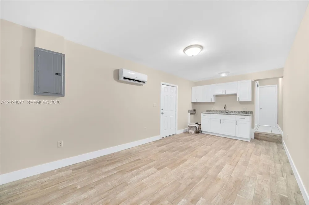 3271 NW 18th Ter Miami, FL 33125