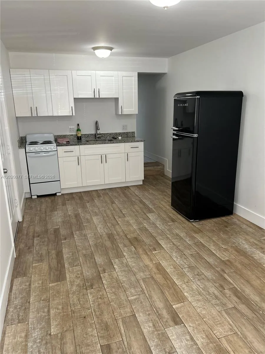 3271 NW 18th Ter Miami, FL 33125