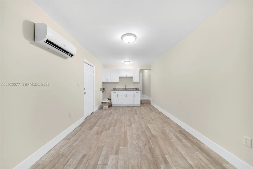 3271 NW 18th Ter Miami, FL 33125