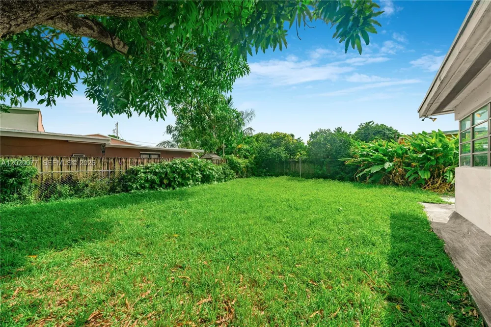 3271 NW 18th Ter Miami, FL 33125