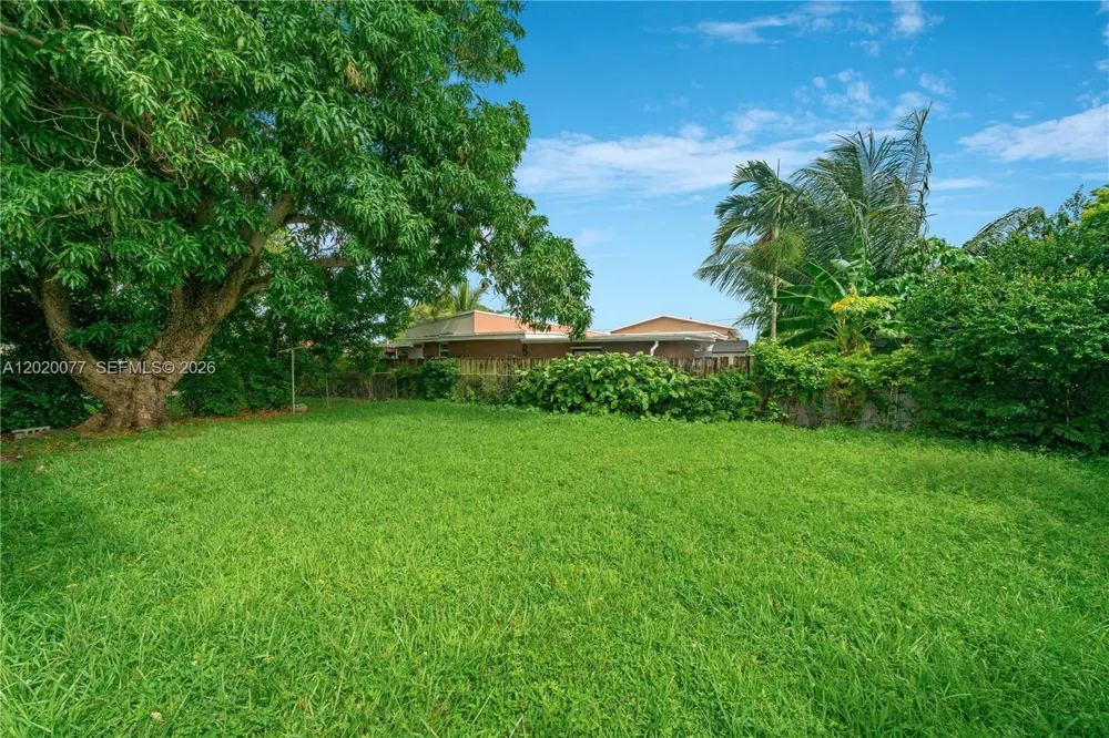 3271 NW 18th Ter Miami, FL 33125
