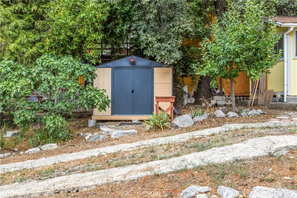 39429 Canyon Drive Forest Falls, CA 92339