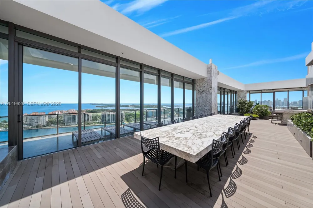800 S Pointe Dr #Penthouse 2204 Miami Beach, FL 33139