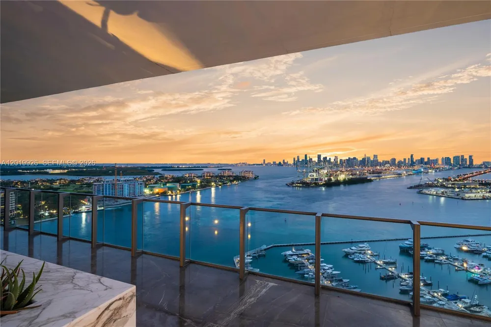 800 S Pointe Dr #Penthouse 2204 Miami Beach, FL 33139