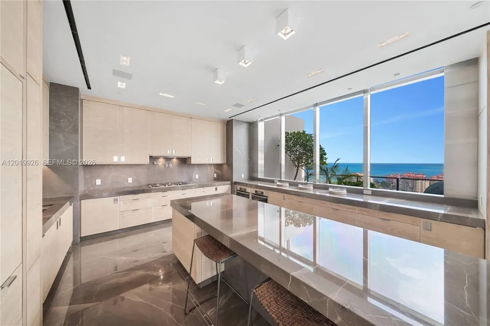 800 S Pointe Dr #Penthouse 2204 Miami Beach, FL 33139