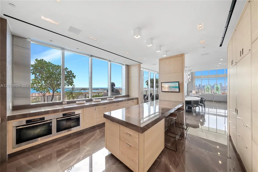 800 S Pointe Dr #Penthouse 2204 Miami Beach, FL 33139