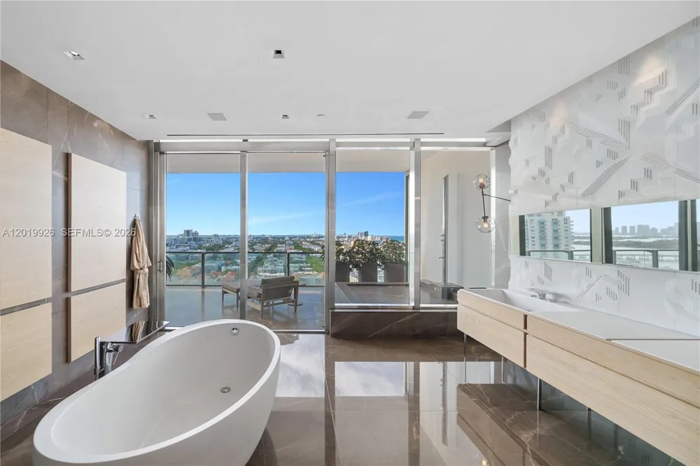 800 S Pointe Dr #Penthouse 2204 Miami Beach, FL 33139