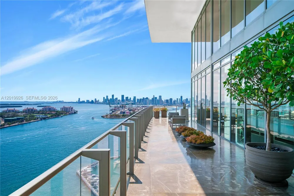 800 S Pointe Dr #Penthouse 2204 Miami Beach, FL 33139