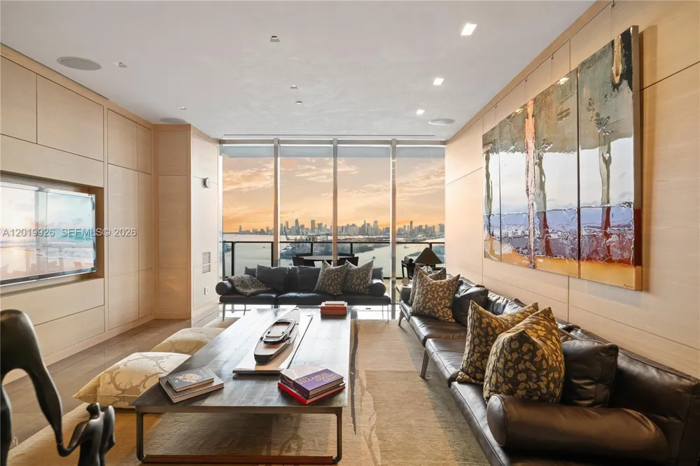 800 S Pointe Dr #Penthouse 2204 Miami Beach, FL 33139