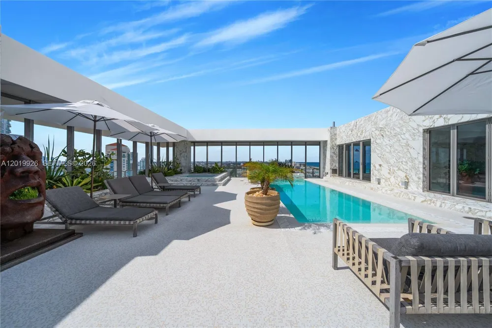 800 S Pointe Dr #Penthouse 2204 Miami Beach, FL 33139