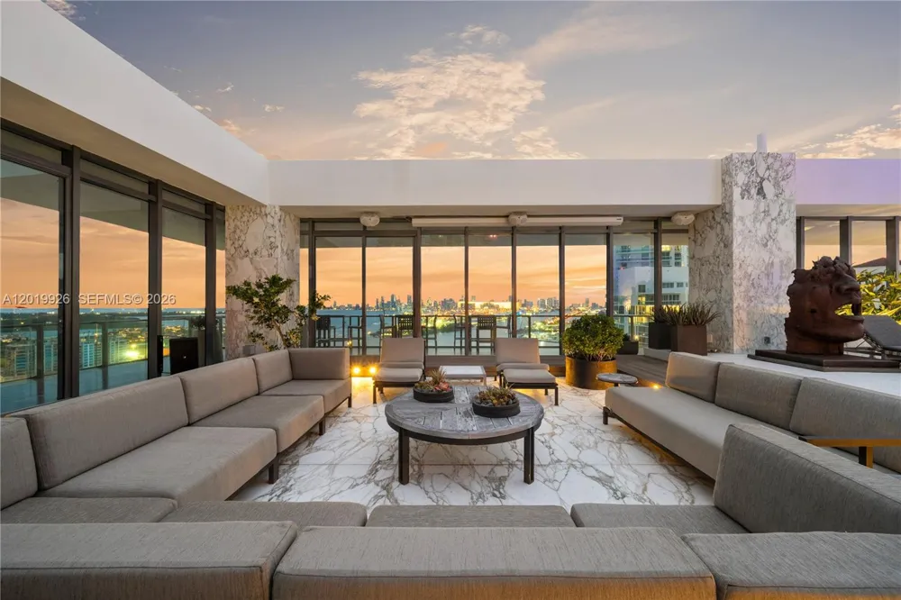 800 S Pointe Dr #Penthouse 2204 Miami Beach, FL 33139