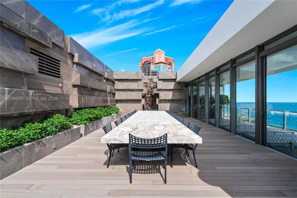 800 S Pointe Dr #Penthouse 2204 Miami Beach, FL 33139