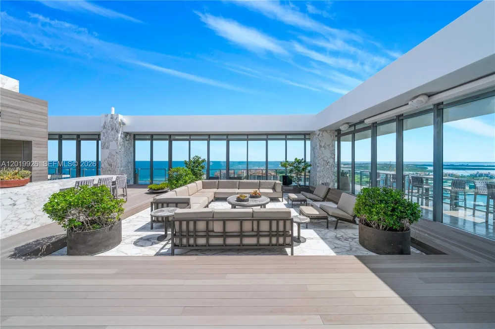 800 S Pointe Dr #Penthouse 2204 Miami Beach, FL 33139