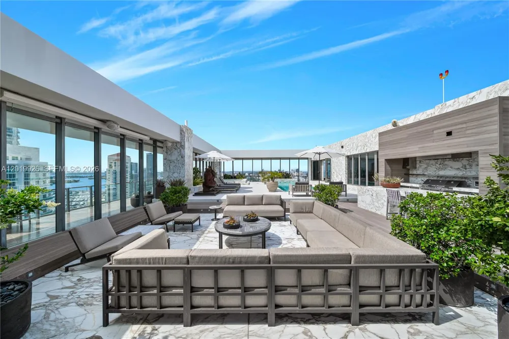 800 S Pointe Dr #Penthouse 2204 Miami Beach, FL 33139