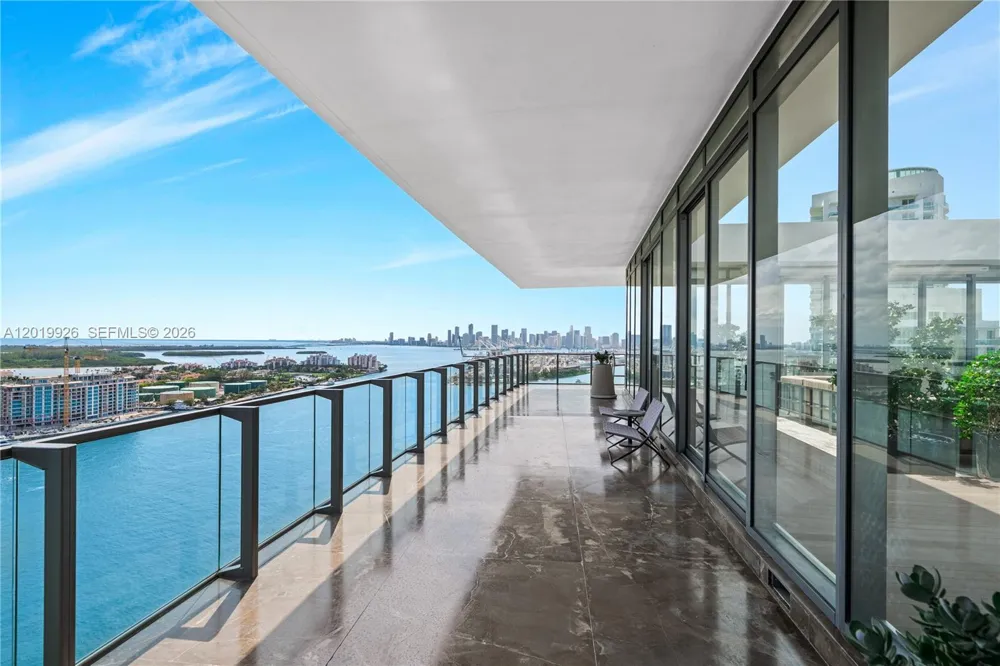 800 S Pointe Dr #Penthouse 2204 Miami Beach, FL 33139