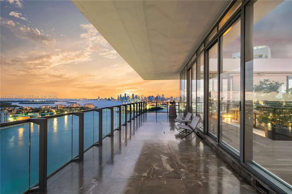 800 S Pointe Dr #Penthouse 2204 Miami Beach, FL 33139