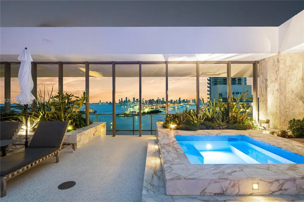 800 S Pointe Dr #Penthouse 2204 Miami Beach, FL 33139