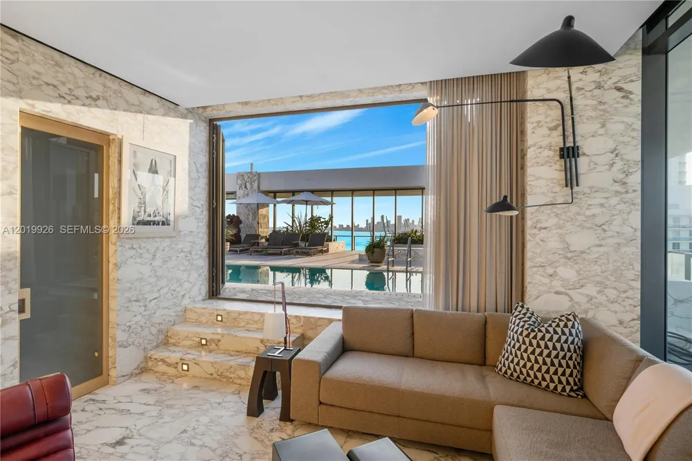800 S Pointe Dr #Penthouse 2204 Miami Beach, FL 33139