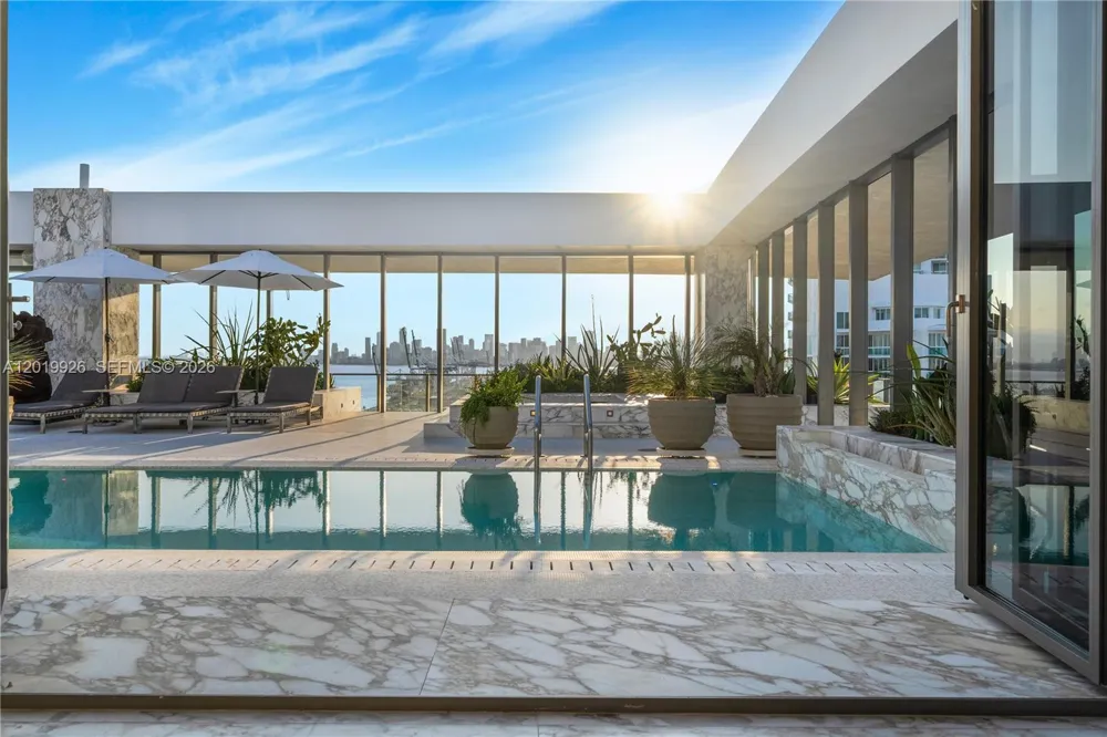 800 S Pointe Dr #Penthouse 2204 Miami Beach, FL 33139