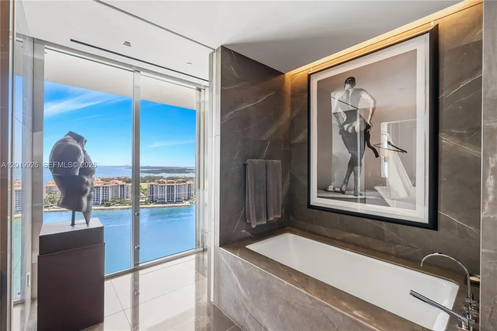 800 S Pointe Dr #Penthouse 2204 Miami Beach, FL 33139
