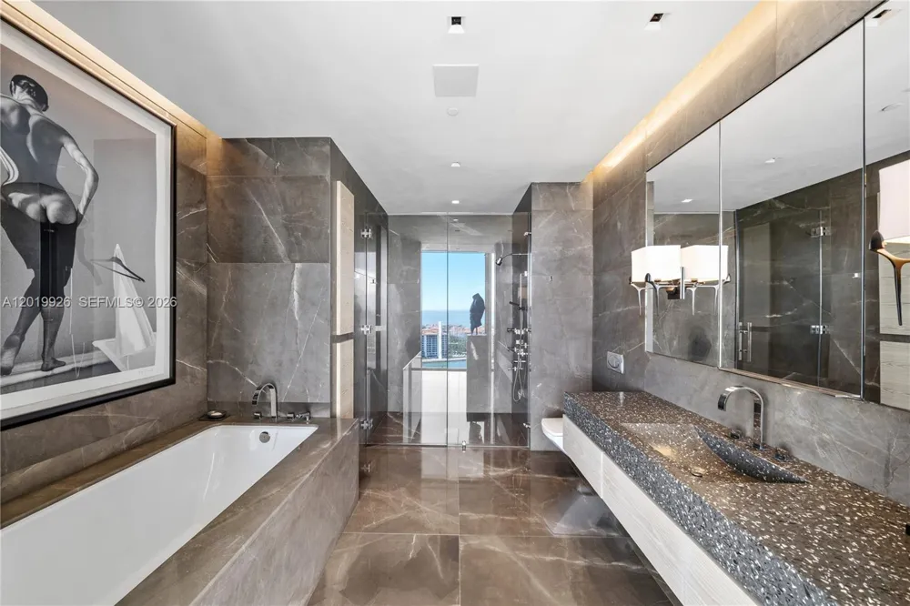 800 S Pointe Dr #Penthouse 2204 Miami Beach, FL 33139