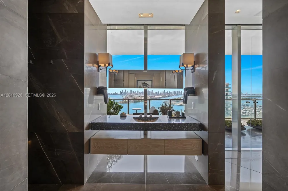 800 S Pointe Dr #Penthouse 2204 Miami Beach, FL 33139