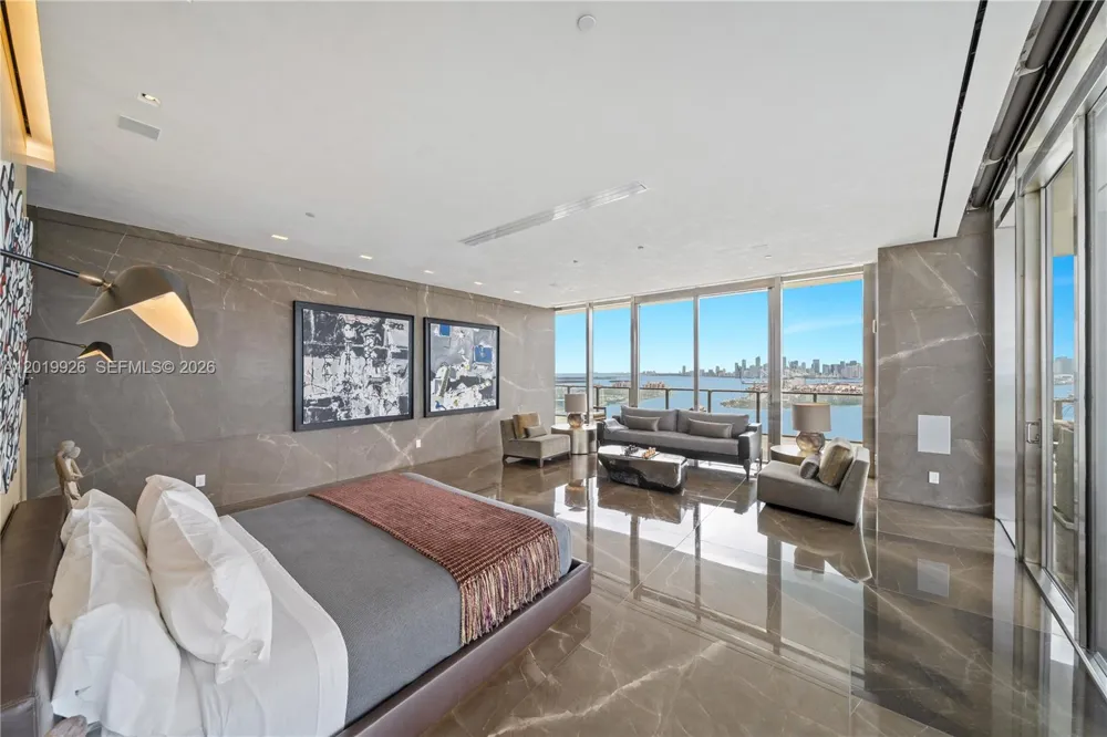 800 S Pointe Dr #Penthouse 2204 Miami Beach, FL 33139