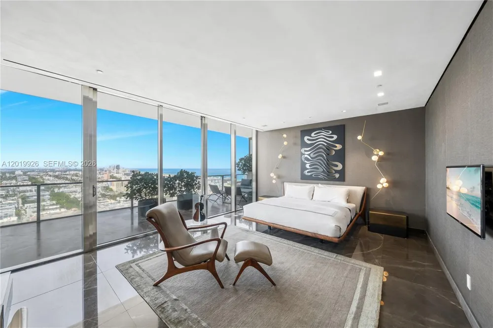 800 S Pointe Dr #Penthouse 2204 Miami Beach, FL 33139