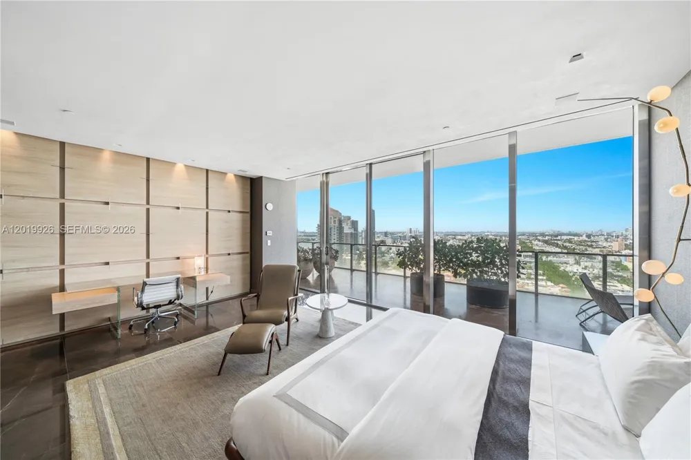 800 S Pointe Dr #Penthouse 2204 Miami Beach, FL 33139