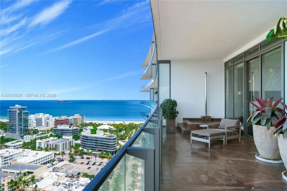 800 S Pointe Dr #Penthouse 2204 Miami Beach, FL 33139