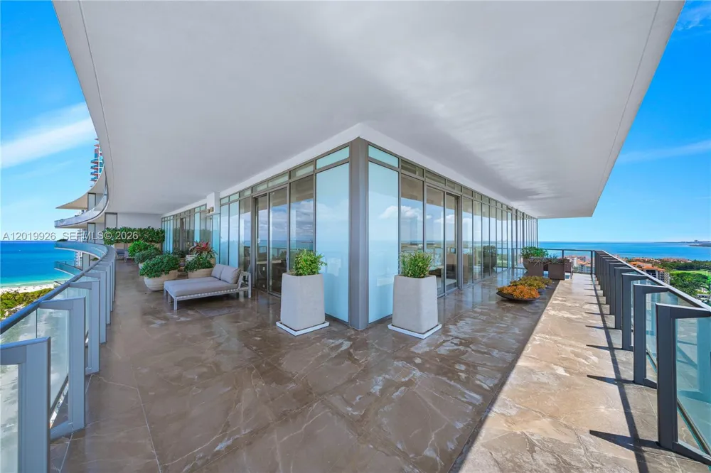 800 S Pointe Dr #Penthouse 2204 Miami Beach, FL 33139