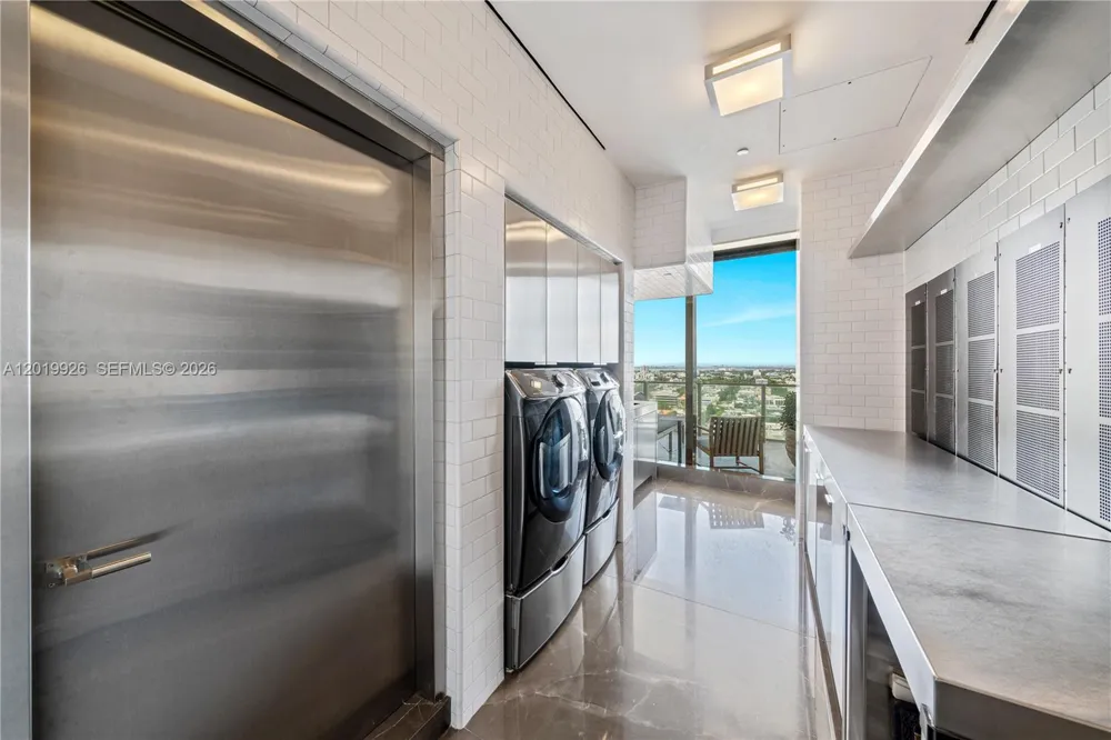 800 S Pointe Dr #Penthouse 2204 Miami Beach, FL 33139