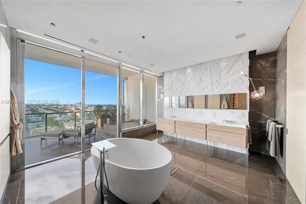 800 S Pointe Dr #Penthouse 2204 Miami Beach, FL 33139