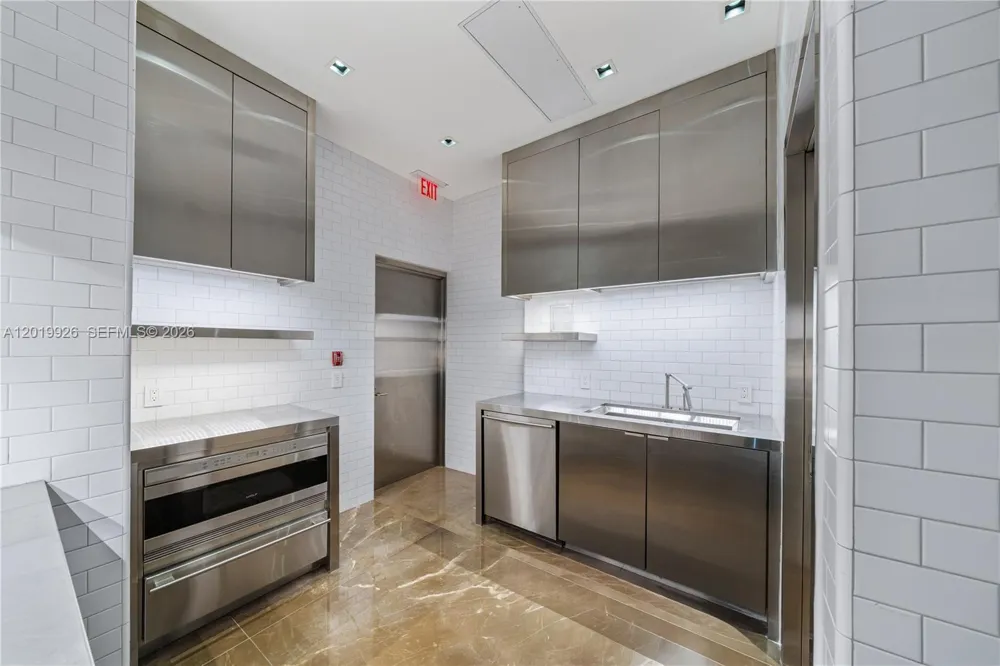800 S Pointe Dr #Penthouse 2204 Miami Beach, FL 33139